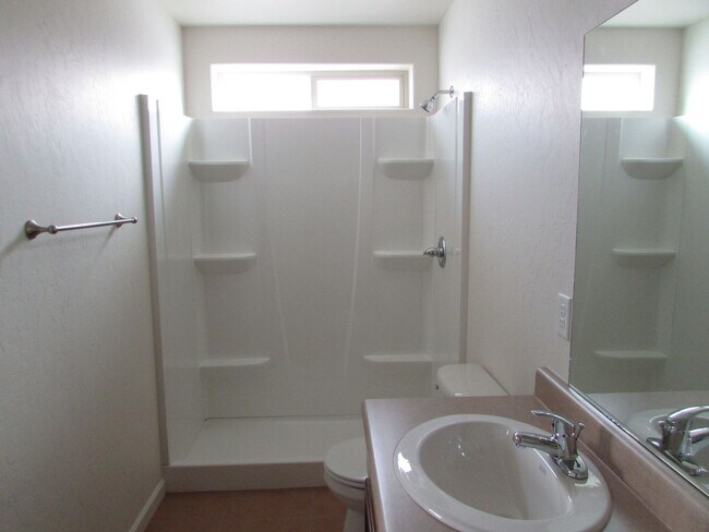 Building Photo - 2456 Hannah Ln