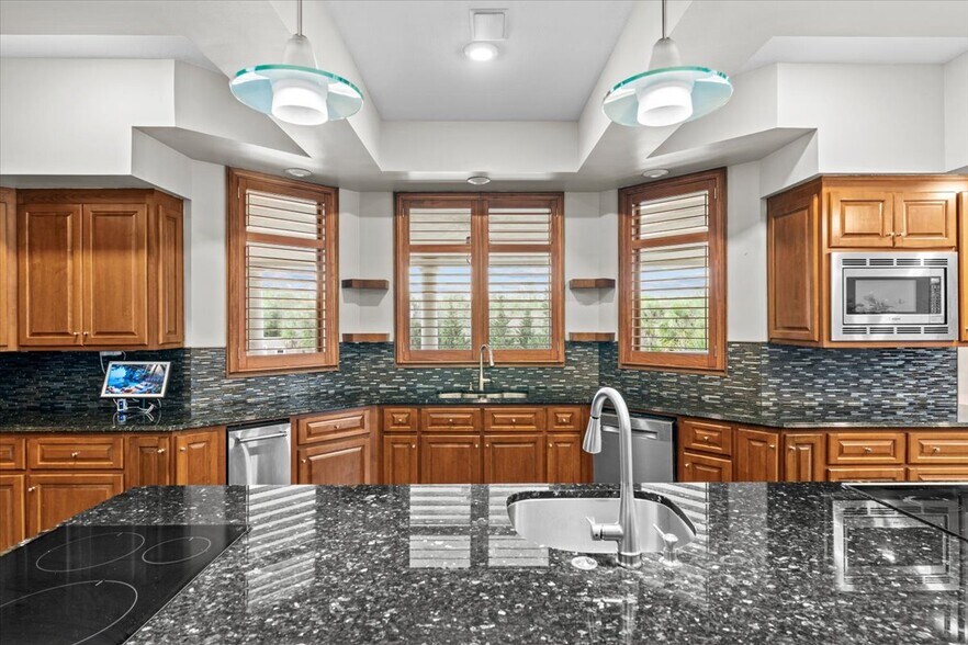 Building Photo - 200 Asphodel Dr