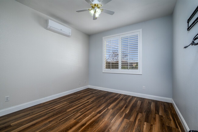 Building Photo - 35797 Rosedown Ln