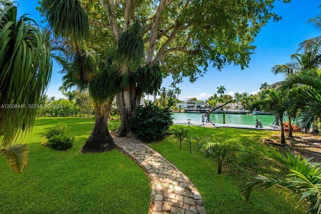 Building Photo - 540 S Shore Dr