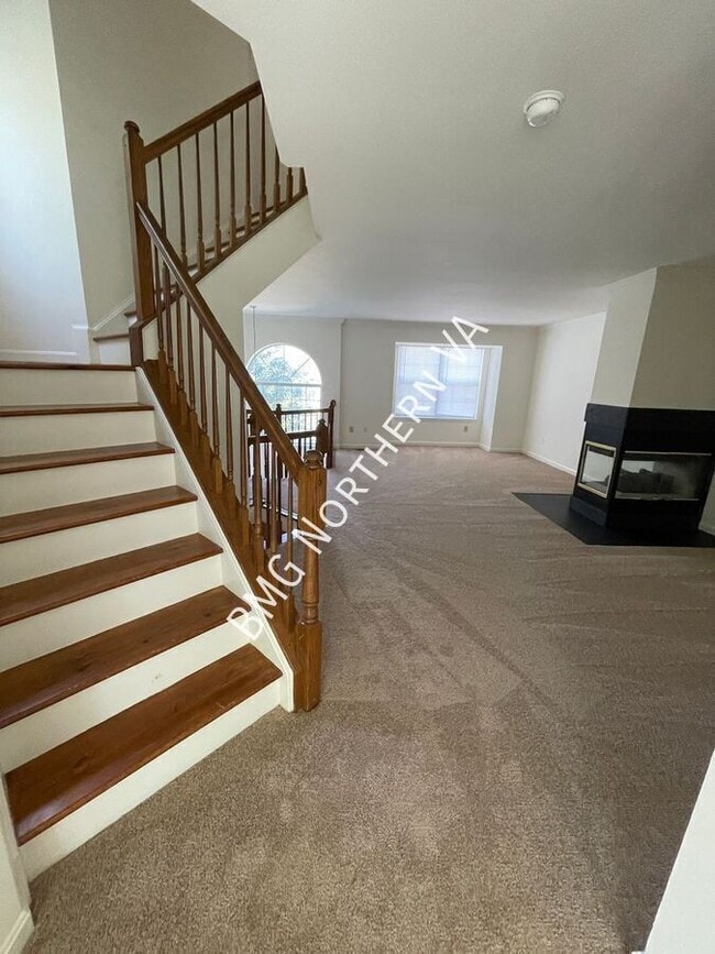 Building Photo - 865 Tall Oaks Square