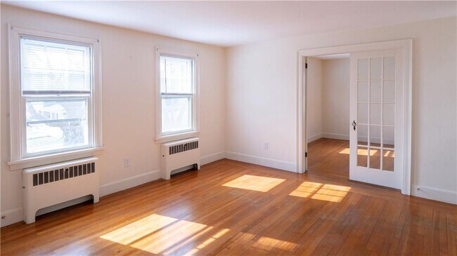 Building Photo - 118 Ruggles Ave