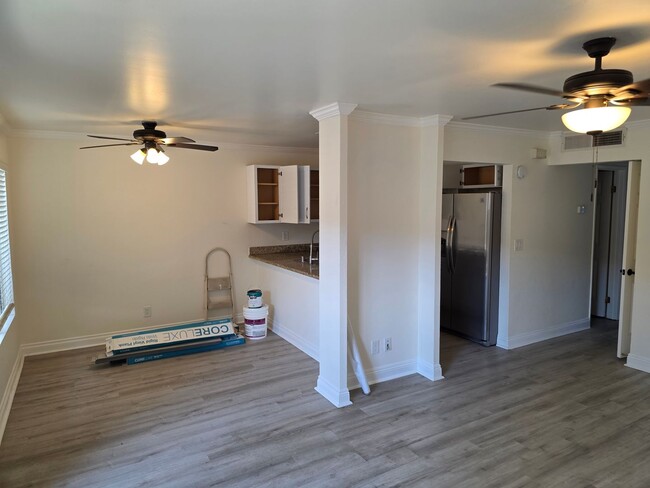Building Photo - Renovated downstairs 2 bedroom 1 bath cond...