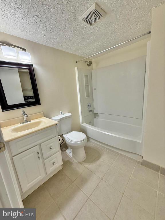 Building Photo - 8440 Rocky Knob Ct