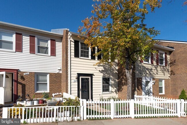 Building Photo - 7604 Somerset Ln