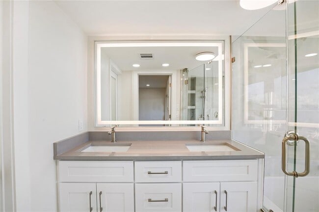 Building Photo - 150 Marina Del Rey Ct