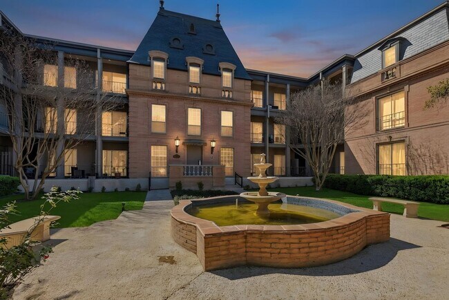 Building Photo - Classic 1/1 in Alamo Heights