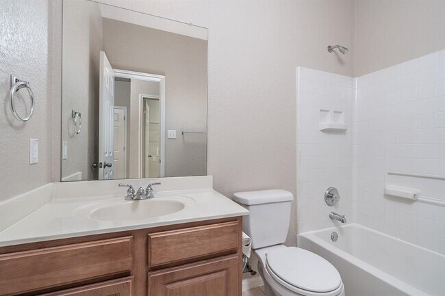 Building Photo - 806 Bedford Ct