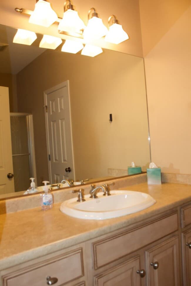Building Photo - For Rent - Charming 3BR/2BA Home in Macken...
