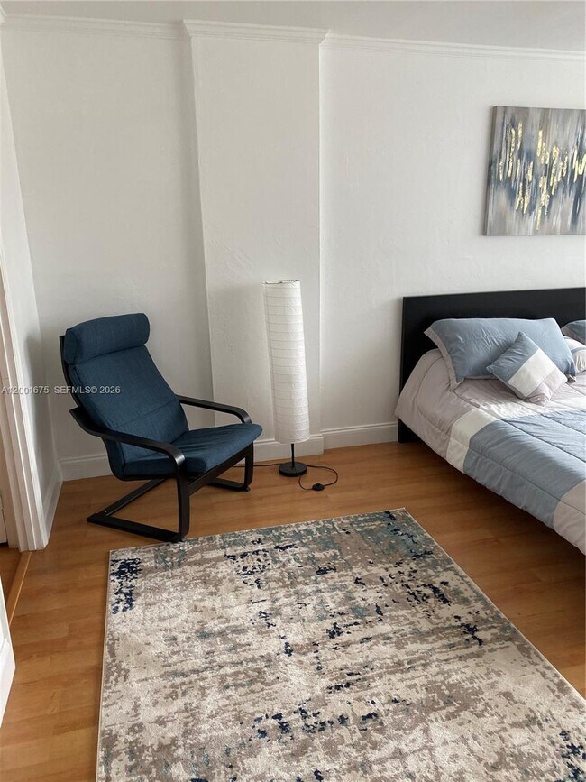 Building Photo - 1345 Lincoln Rd