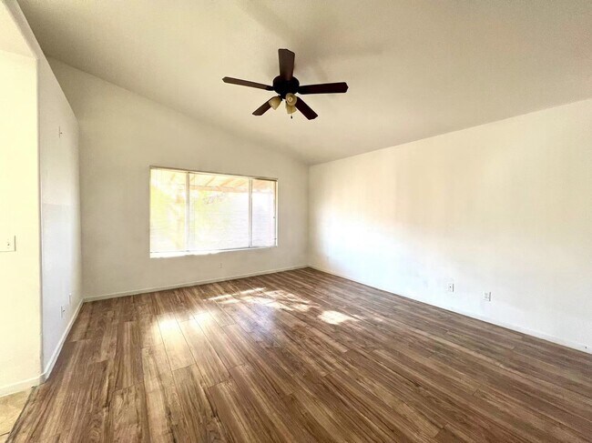 Building Photo - 3639 Russian Olive St