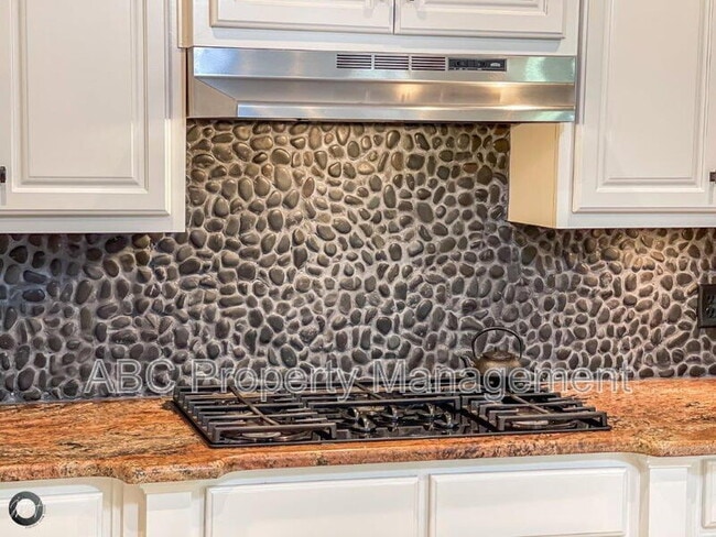 Building Photo - 5106 Sloan Cir