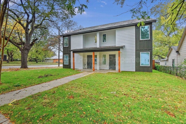 Primary Photo - 103 E Bond St