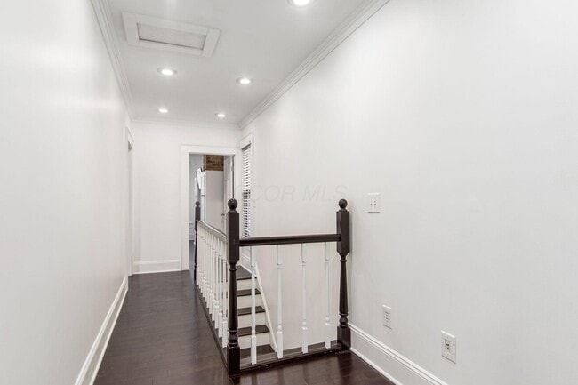 Building Photo - 106 E Gates St