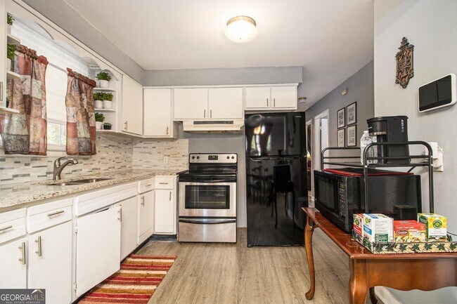 Building Photo - 127 Ruzelle Dr SE