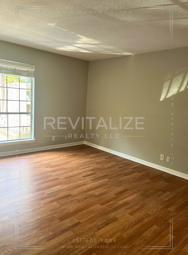 Building Photo - Charming 2/1 Apartment in Midtown!