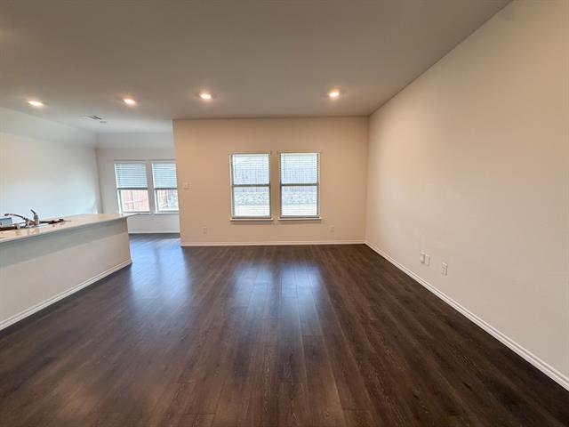 Building Photo - 264 Thoroughbred St