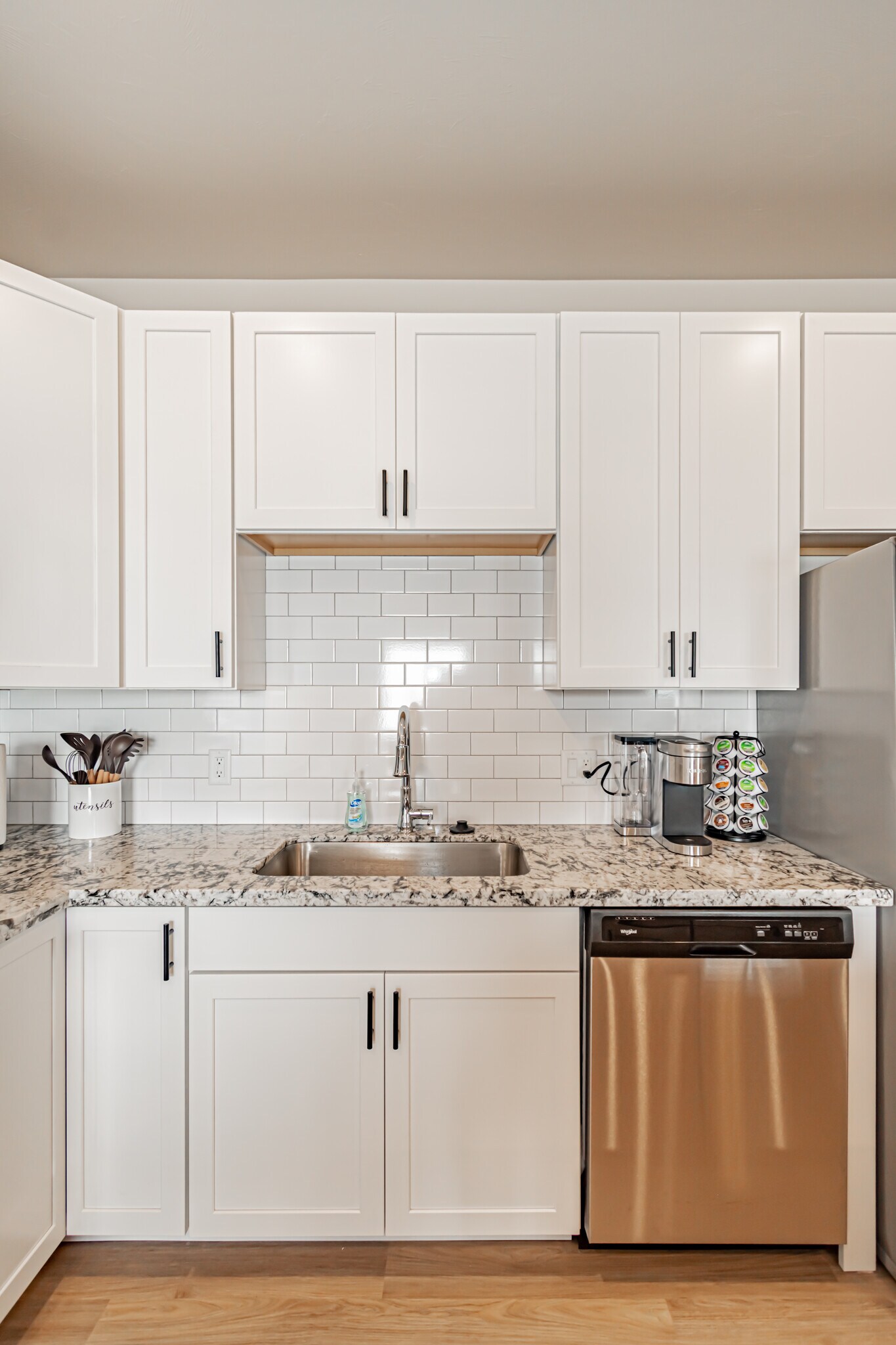 Building Photo - 380 S 3rd W