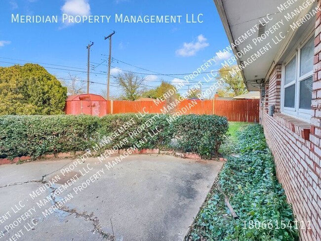 Building Photo - Three bedroom in central Lubbock