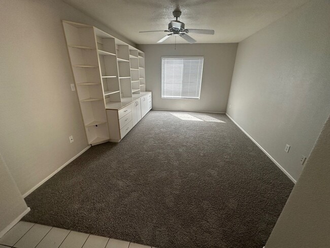 Building Photo - 2 Bedroom 2 bath condo with a den ready for move in!! Ask about our promotion!!