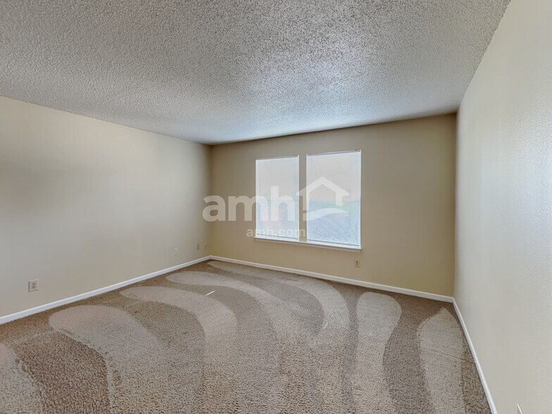 Building Photo - 1730 Sonesta Ln