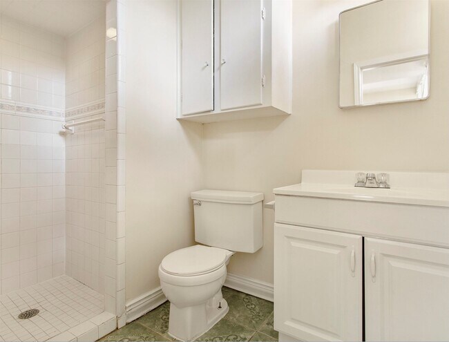 Building Photo - 13306 Oak Leaf Ln