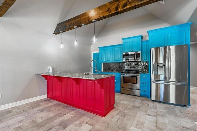 Building Photo - 3210 SW Hillstone Ave