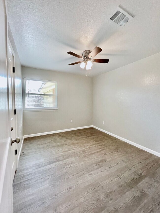 Building Photo - Renovated in 2023, 3 Bedroom 2 Bath Home now available!