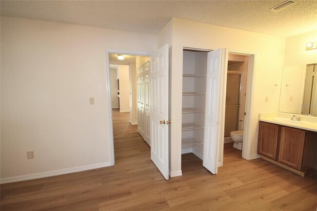 Building Photo - 185 Waterfall Way