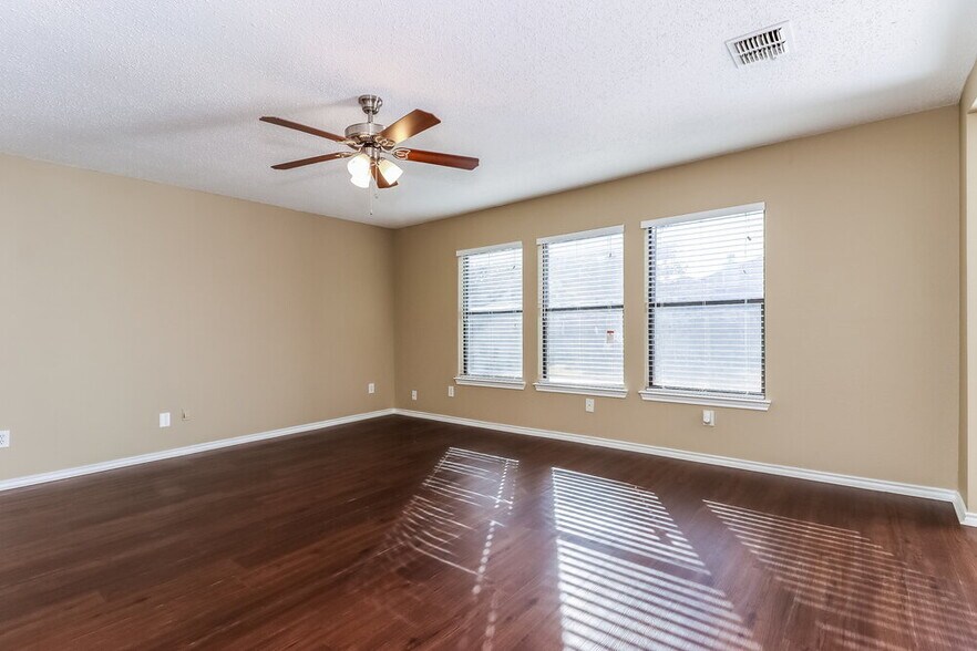 Building Photo - 5216 Dillon Cir