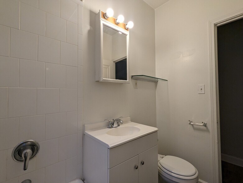 Building Photo - 536 W Arlington Pl