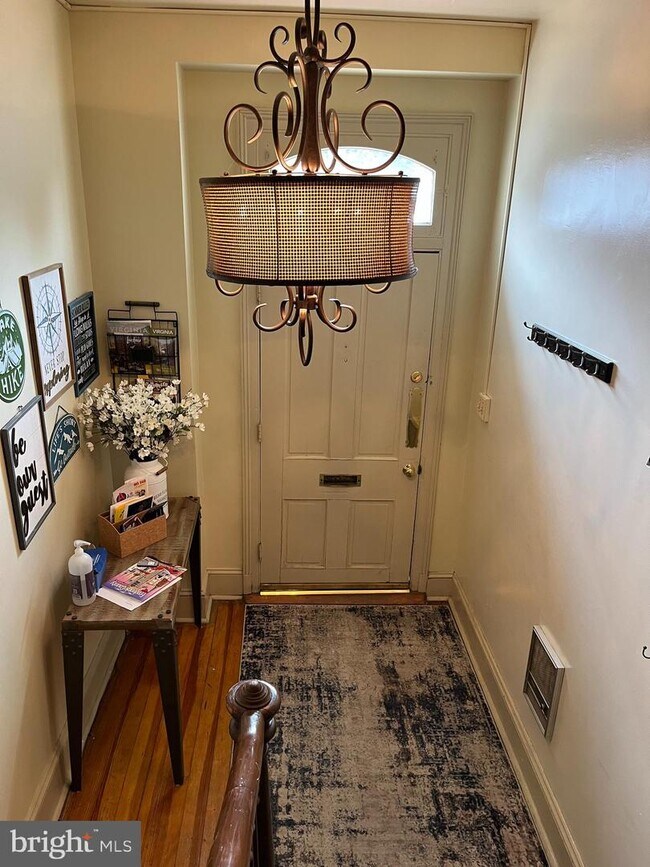 Building Photo - 509 S Market St