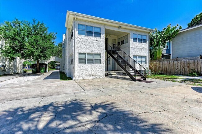 Building Photo - 2114 W Dekle Ave
