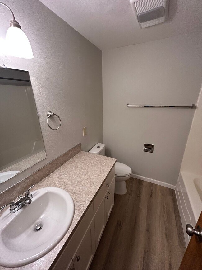 Building Photo - WES410/416