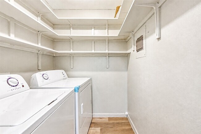Building Photo - 6606 De Moss Dr
