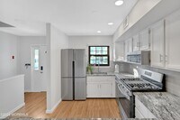 Building Photo - 51 Queens Way