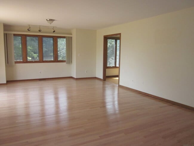 Building Photo - 690 Forest Rd