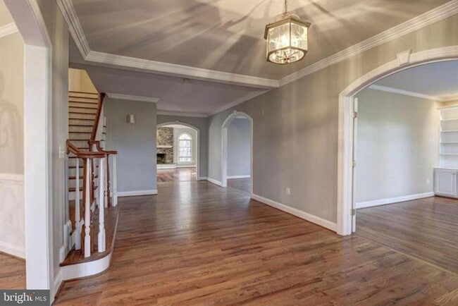 Building Photo - 2082 Hunters Crest Way