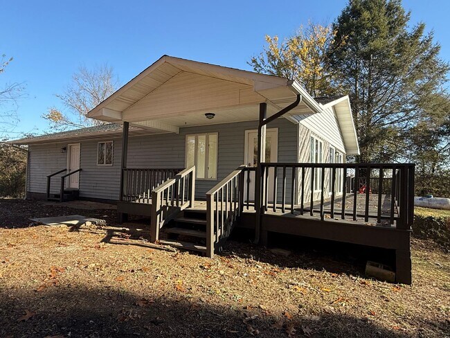 Building Photo - Newly renovated 3 Bedroom 3 Bathroom Home ...