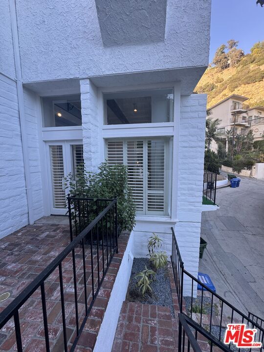 Building Photo - 1713 Queens Ct