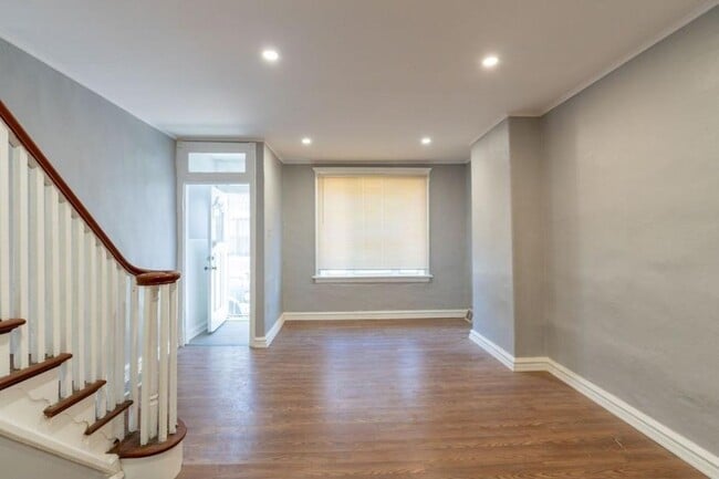 Building Photo - 2835 Winton St