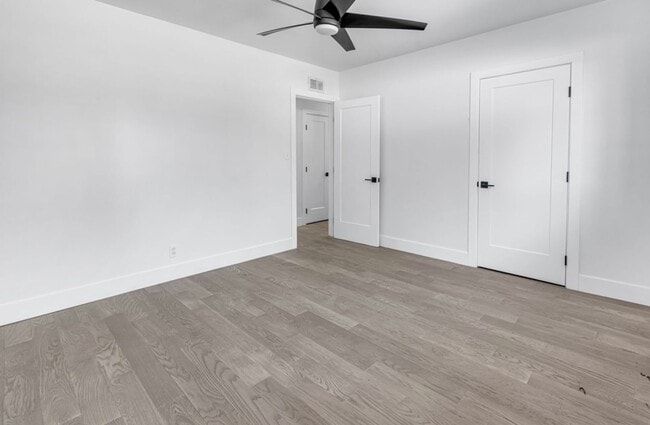 Building Photo - Gorgeous Remodeled 3 Bedroom 2 Bath Pool H...