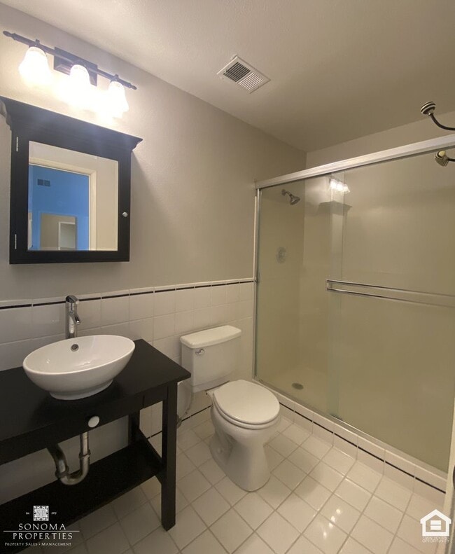 Building Photo - 2BD/2BA Upper-Level Condo on Sonoma's East...