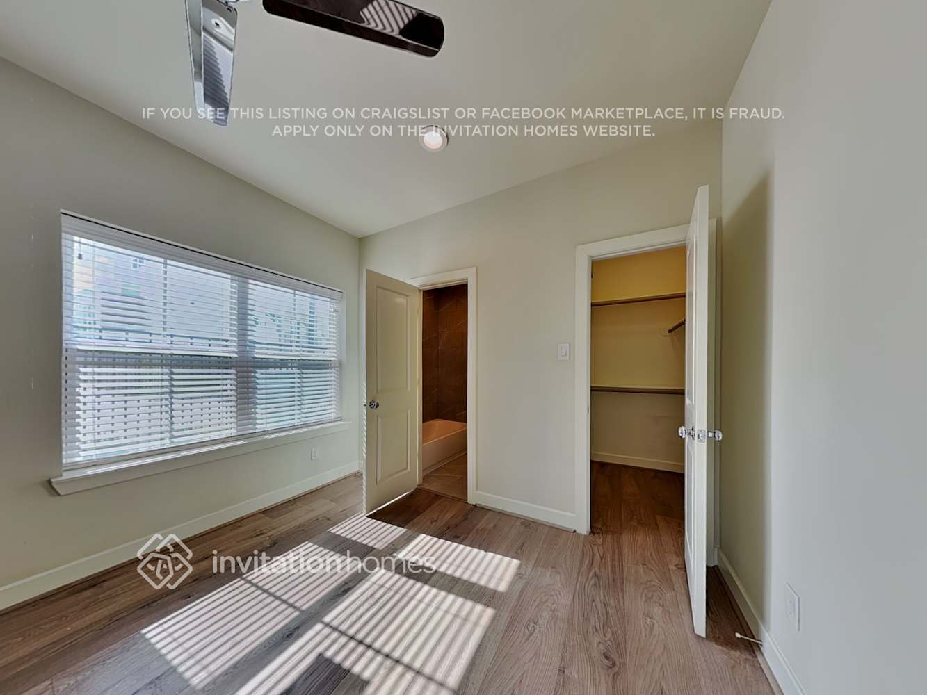 Building Photo - 713 Carriage Knls Dr