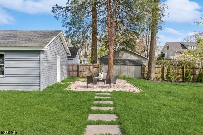 Building Photo - 648 E Broad St