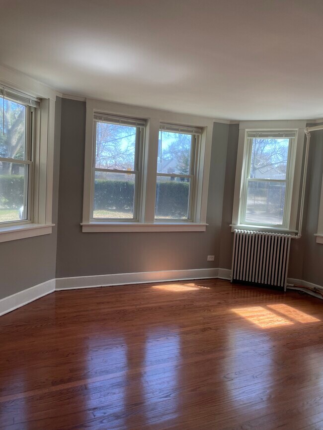 Living Room - 1314 Dewey Ave