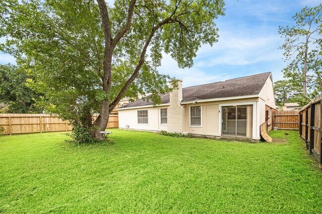Building Photo - 2039 Hilton Head Dr