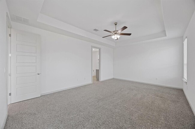 Building Photo - 400 Deerpath St