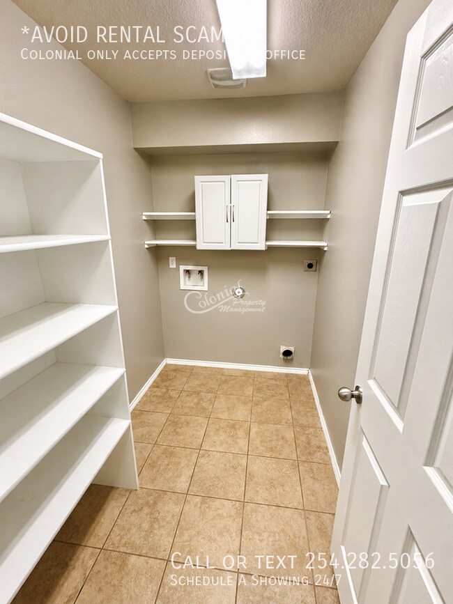 Building Photo - 5829 Huntington Dr