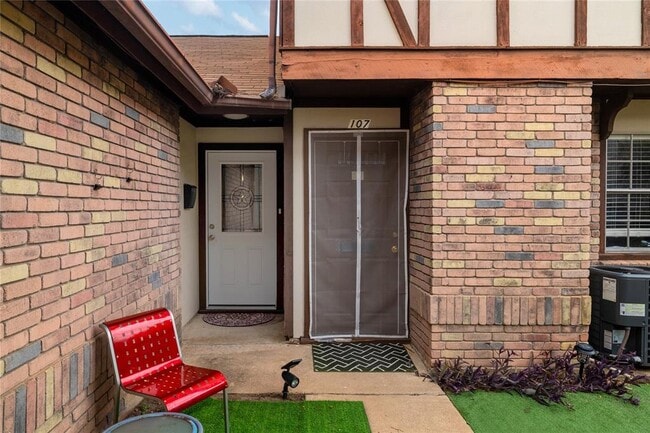 Building Photo - 7406 Shadow Hill Dr